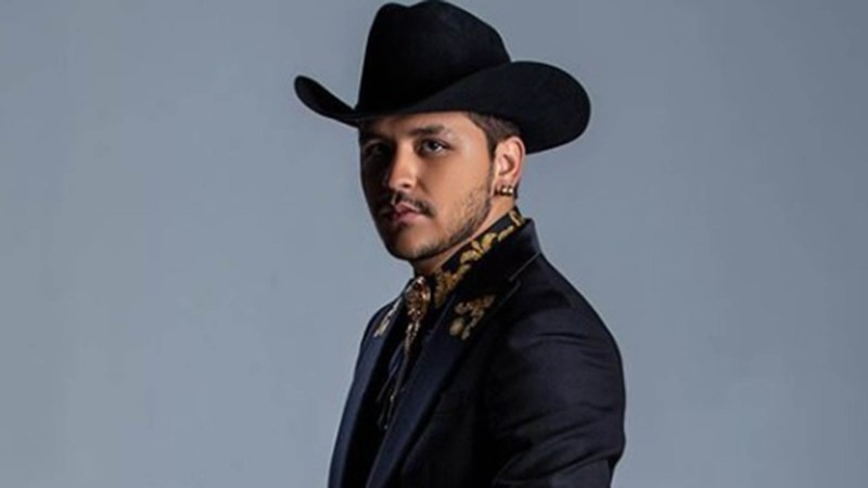 Acusan a Christian Nodal de abuso animal por comprar un mono araña