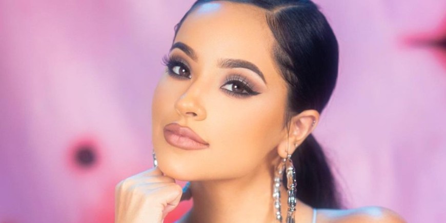 Becky G y Sofía Reyes lanzan ‘Mal De Amores’ su nuevo cumbión Tex-mex