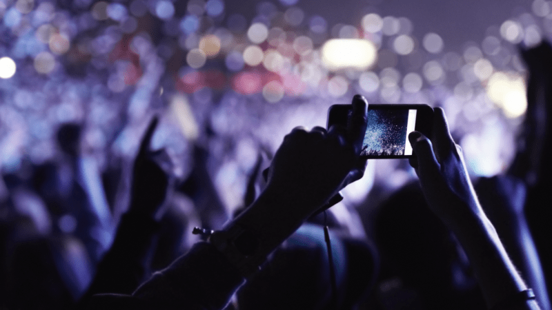 California: Nuevos requisitos COVID-19 para mega eventos en interiores
