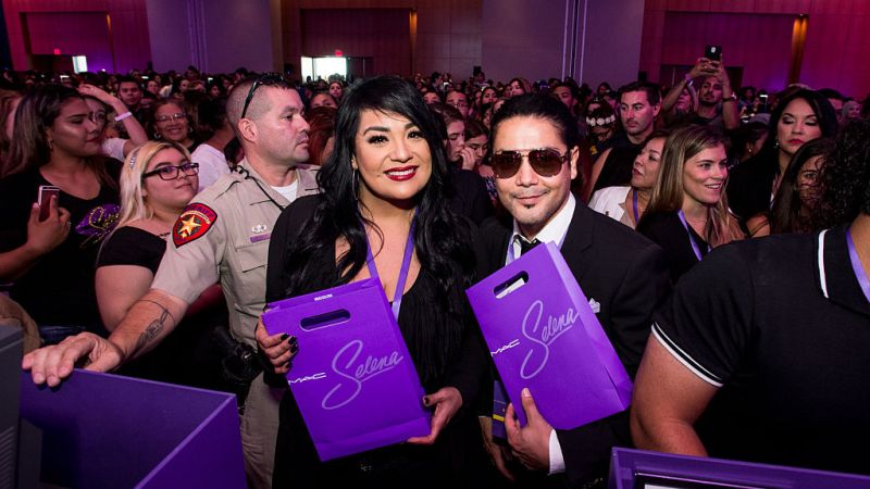 Viudo de Selena hace las paces con la familia Quintanilla