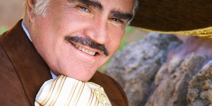 Vicente Fernández deja terapia intensiva pero sigue hospitalizado