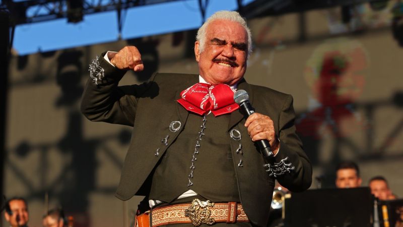 Vicente Fernández ya respira sin ventilador artificial