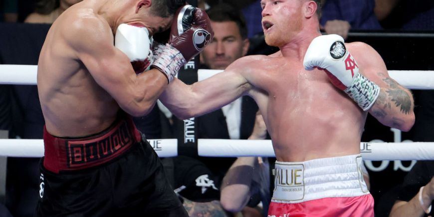 El "palomazo" de Canelo Álvarez y Diego Boneta con canción de Luis Miguel