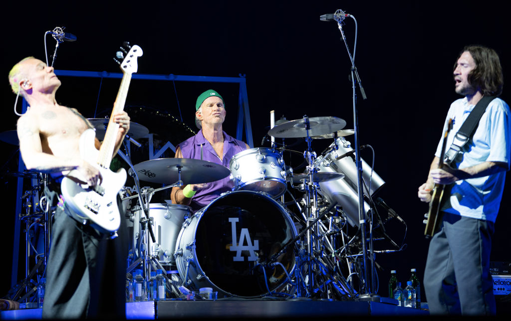 Aumentará servicio de tranvía por concierto de Red Hot Chili Peppers en