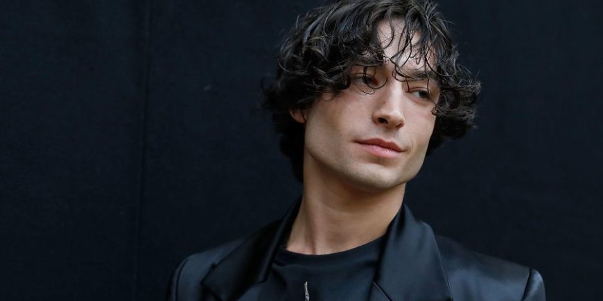 Ezra Miller, actor de The Flash, ahora fue acusado de robo agravado