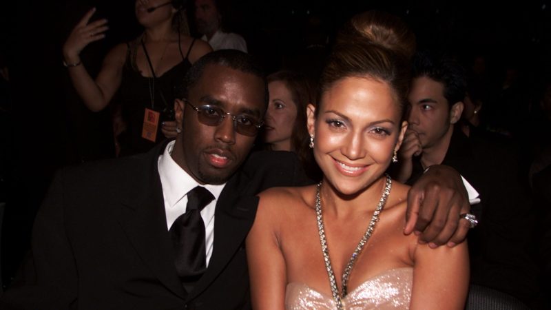 ¡Estas fotografías vinculan a Diddy con cientos de artistas latinos!